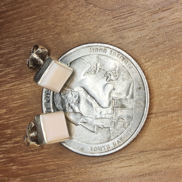 VTG Navajo .925 & Mother Of Pearl Handmade Stud Earrings - Picture 5 of 5